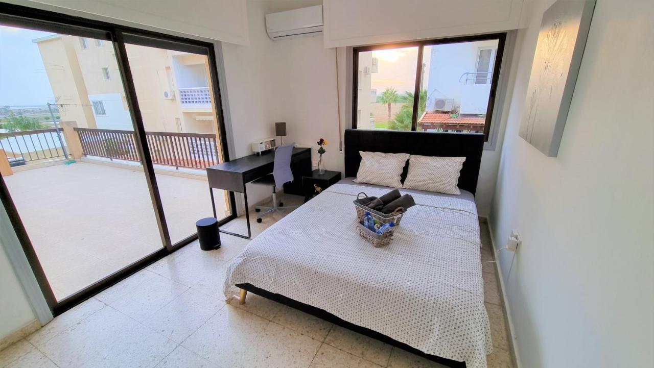 Cozy Beach Apt / 100 Mbit+ Netflix / Near Airport Ларнака Екстериор снимка