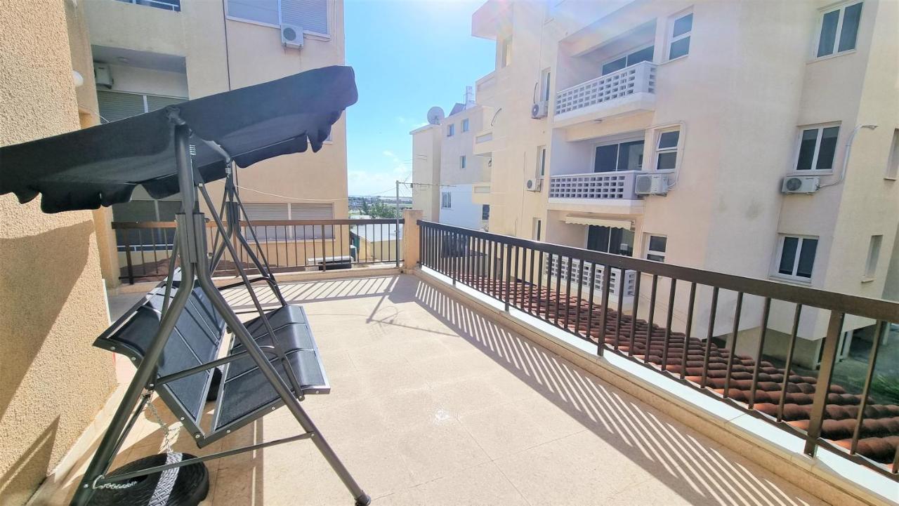 Cozy Beach Apt / 100 Mbit+ Netflix / Near Airport Ларнака Екстериор снимка